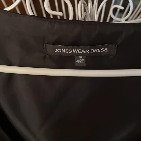 Jones Wear Dress - Picture 3 of 4